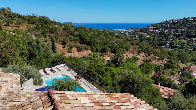 maison à vendre - 7 pièces - 157.0 m2 - CAVALAIRE SUR MER - 83 - PROVENCE-ALPES-COTE-D-AZUR - Century 21 Bianchi Transactions