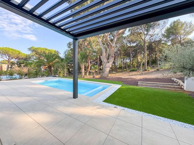 maison à vendre - 5 pièces - 152.0 m2 - CAVALAIRE SUR MER - 83 - PROVENCE-ALPES-COTE-D-AZUR - Century 21 Bianchi Transactions