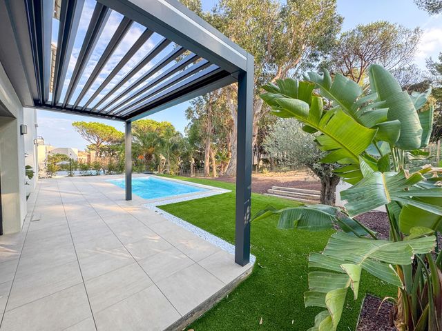 maison à vendre - 5 pièces - 152.0 m2 - CAVALAIRE SUR MER - 83 - PROVENCE-ALPES-COTE-D-AZUR - Century 21 Bianchi Transactions