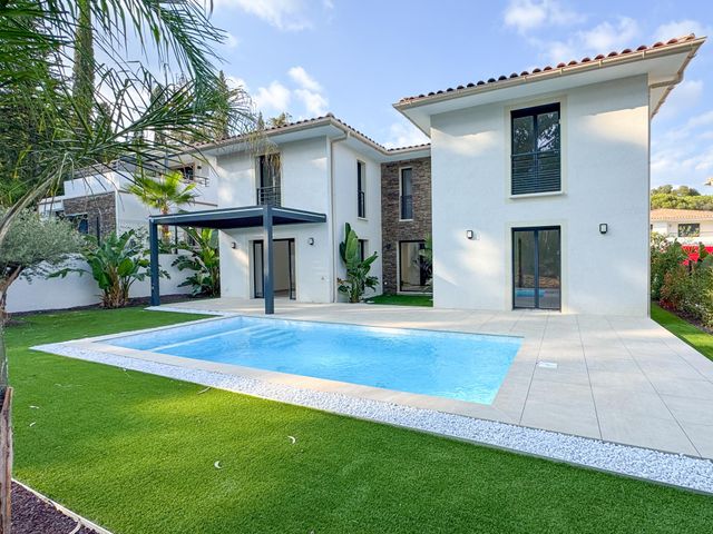 maison à vendre - 5 pièces - 152.0 m2 - CAVALAIRE SUR MER - 83 - PROVENCE-ALPES-COTE-D-AZUR - Century 21 Bianchi Transactions