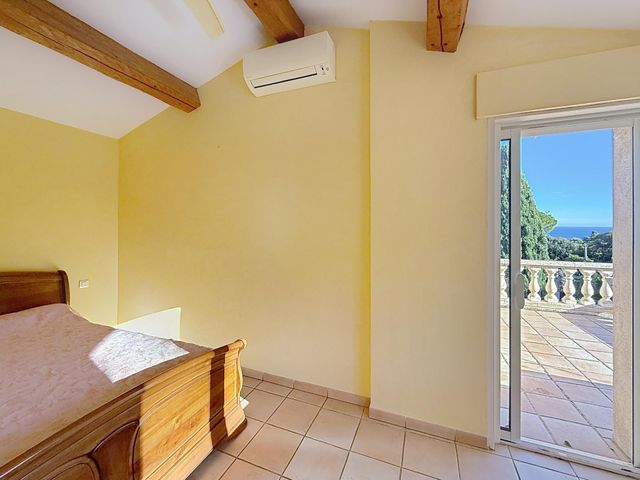 maison à vendre - 7 pièces - 242.0 m2 - CAVALAIRE SUR MER - 83 - PROVENCE-ALPES-COTE-D-AZUR - Century 21 Bianchi Transactions