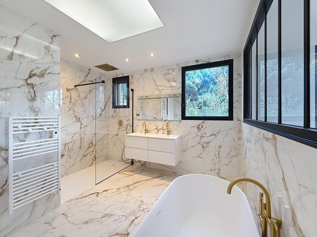 maison à vendre - 7 pièces - 250.0 m2 - LA CROIX VALMER - 83 - PROVENCE-ALPES-COTE-D-AZUR - Century 21 Bianchi Transactions