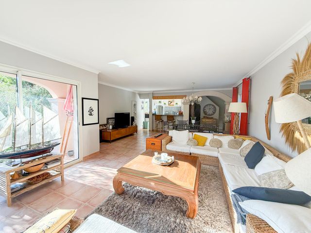 maison à vendre - 5 pièces - 122.0 m2 - CAVALAIRE SUR MER - 83 - PROVENCE-ALPES-COTE-D-AZUR - Century 21 Bianchi Transactions