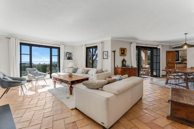 maison à vendre - 5 pièces - 173.0 m2 - CAVALAIRE SUR MER - 83 - PROVENCE-ALPES-COTE-D-AZUR - Century 21 Bianchi Transactions