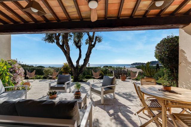 maison à vendre - 5 pièces - 173.0 m2 - CAVALAIRE SUR MER - 83 - PROVENCE-ALPES-COTE-D-AZUR - Century 21 Bianchi Transactions