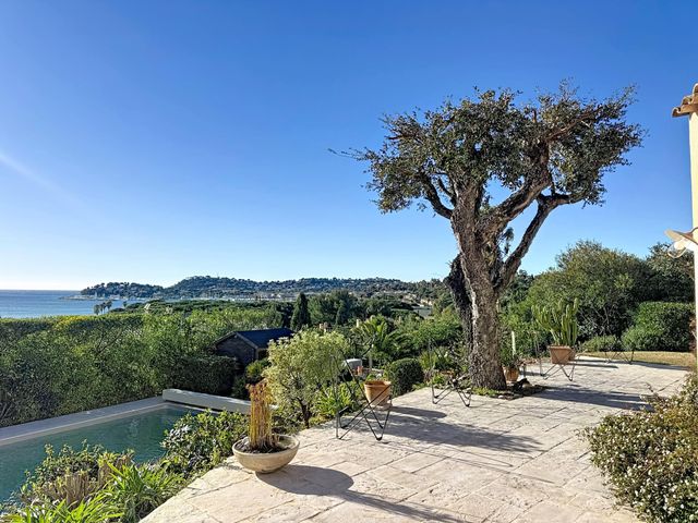 maison à vendre - 5 pièces - 173.0 m2 - CAVALAIRE SUR MER - 83 - PROVENCE-ALPES-COTE-D-AZUR - Century 21 Bianchi Transactions