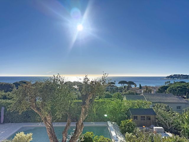 maison à vendre - 5 pièces - 173.0 m2 - CAVALAIRE SUR MER - 83 - PROVENCE-ALPES-COTE-D-AZUR - Century 21 Bianchi Transactions