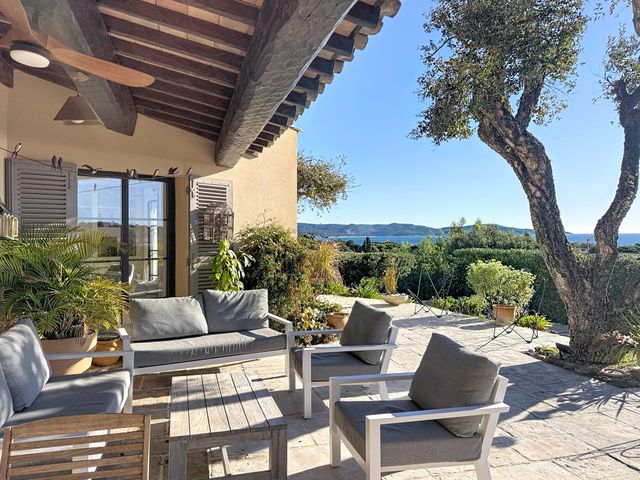 maison à vendre - 5 pièces - 173.0 m2 - CAVALAIRE SUR MER - 83 - PROVENCE-ALPES-COTE-D-AZUR - Century 21 Bianchi Transactions