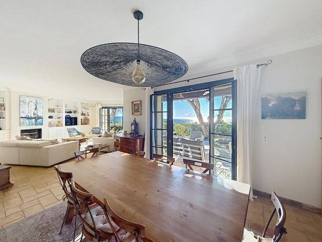 maison à vendre - 5 pièces - 173.0 m2 - CAVALAIRE SUR MER - 83 - PROVENCE-ALPES-COTE-D-AZUR - Century 21 Bianchi Transactions