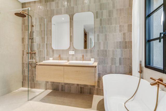 maison à vendre - 7 pièces - 186.0 m2 - LA CROIX VALMER - 83 - PROVENCE-ALPES-COTE-D-AZUR - Century 21 Bianchi Transactions