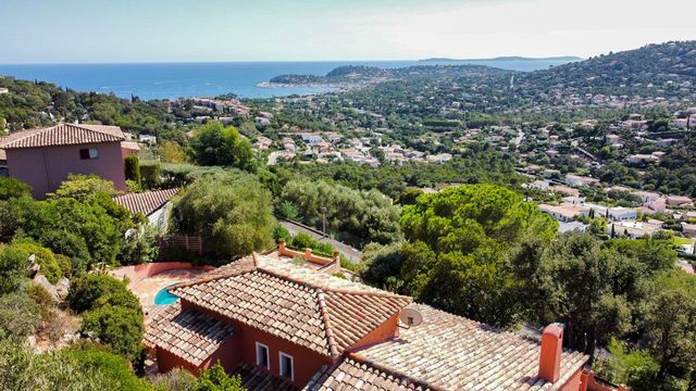 maison à vendre - 5 pièces - 140.0 m2 - CAVALAIRE SUR MER - 83 - PROVENCE-ALPES-COTE-D-AZUR - Century 21 Bianchi Transactions