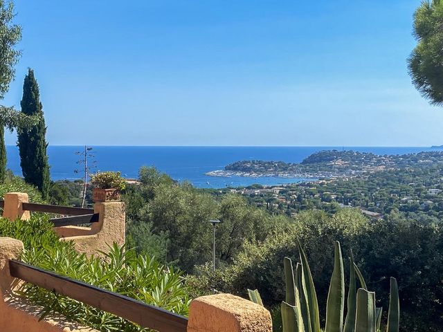 maison à vendre - 5 pièces - 140.0 m2 - CAVALAIRE SUR MER - 83 - PROVENCE-ALPES-COTE-D-AZUR - Century 21 Bianchi Transactions