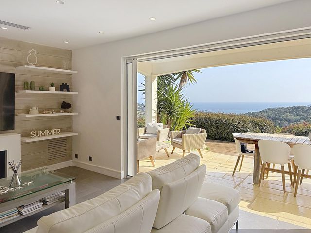 maison à vendre - 5 pièces - 110.0 m2 - CAVALAIRE SUR MER - 83 - PROVENCE-ALPES-COTE-D-AZUR - Century 21 Bianchi Transactions