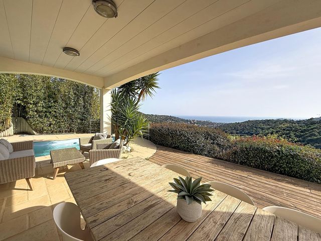 maison à vendre - 5 pièces - 110.0 m2 - CAVALAIRE SUR MER - 83 - PROVENCE-ALPES-COTE-D-AZUR - Century 21 Bianchi Transactions