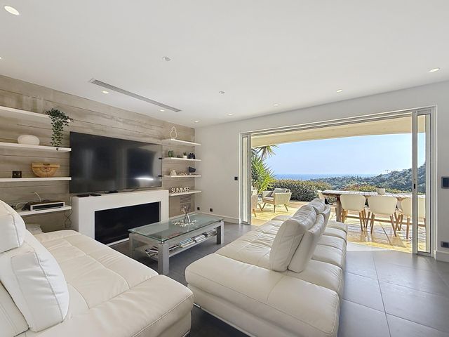 maison à vendre - 5 pièces - 110.0 m2 - CAVALAIRE SUR MER - 83 - PROVENCE-ALPES-COTE-D-AZUR - Century 21 Bianchi Transactions