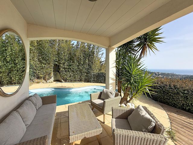 maison à vendre - 5 pièces - 110.0 m2 - CAVALAIRE SUR MER - 83 - PROVENCE-ALPES-COTE-D-AZUR - Century 21 Bianchi Transactions