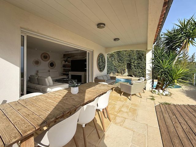 maison à vendre - 5 pièces - 110.0 m2 - CAVALAIRE SUR MER - 83 - PROVENCE-ALPES-COTE-D-AZUR - Century 21 Bianchi Transactions
