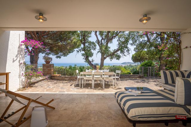 maison à vendre - 7 pièces - 150.0 m2 - CAVALAIRE SUR MER - 83 - PROVENCE-ALPES-COTE-D-AZUR - Century 21 Bianchi Transactions