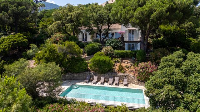 maison à vendre - 7 pièces - 150.0 m2 - CAVALAIRE SUR MER - 83 - PROVENCE-ALPES-COTE-D-AZUR - Century 21 Bianchi Transactions