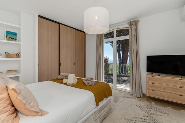 maison à vendre - 7 pièces - 150.0 m2 - CAVALAIRE SUR MER - 83 - PROVENCE-ALPES-COTE-D-AZUR - Century 21 Bianchi Transactions