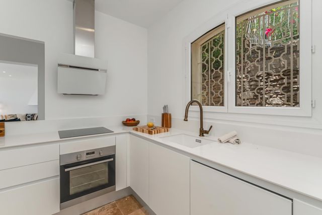 maison à vendre - 7 pièces - 150.0 m2 - CAVALAIRE SUR MER - 83 - PROVENCE-ALPES-COTE-D-AZUR - Century 21 Bianchi Transactions