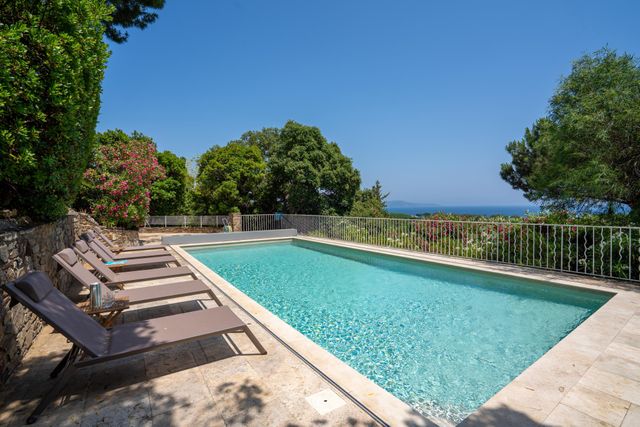 maison à vendre - 7 pièces - 150.0 m2 - CAVALAIRE SUR MER - 83 - PROVENCE-ALPES-COTE-D-AZUR - Century 21 Bianchi Transactions