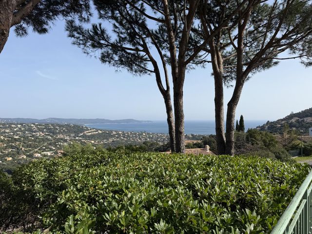 maison à vendre - 8 pièces - 220.0 m2 - CAVALAIRE SUR MER - 83 - PROVENCE-ALPES-COTE-D-AZUR - Century 21 Bianchi Transactions