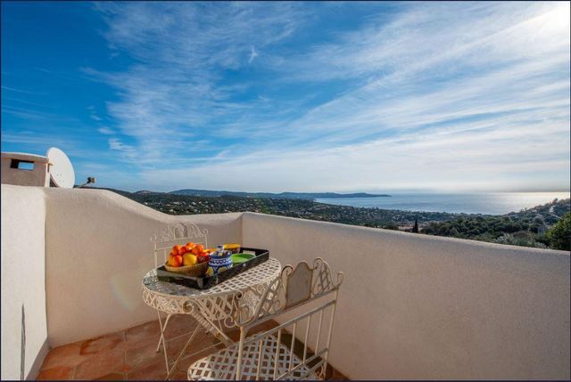 maison à vendre - 8 pièces - 220.0 m2 - CAVALAIRE SUR MER - 83 - PROVENCE-ALPES-COTE-D-AZUR - Century 21 Bianchi Transactions