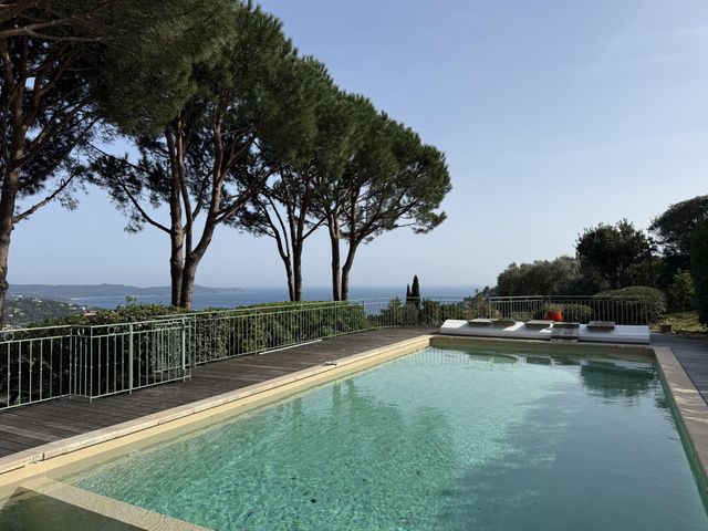 maison à vendre - 8 pièces - 220.0 m2 - CAVALAIRE SUR MER - 83 - PROVENCE-ALPES-COTE-D-AZUR - Century 21 Bianchi Transactions