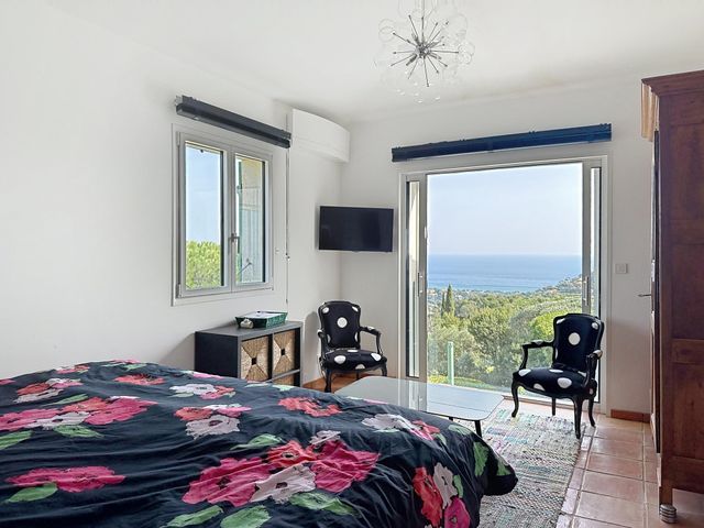 maison à vendre - 8 pièces - 220.0 m2 - CAVALAIRE SUR MER - 83 - PROVENCE-ALPES-COTE-D-AZUR - Century 21 Bianchi Transactions