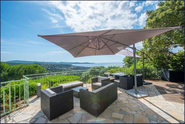 maison à vendre - 8 pièces - 220.0 m2 - CAVALAIRE SUR MER - 83 - PROVENCE-ALPES-COTE-D-AZUR - Century 21 Bianchi Transactions