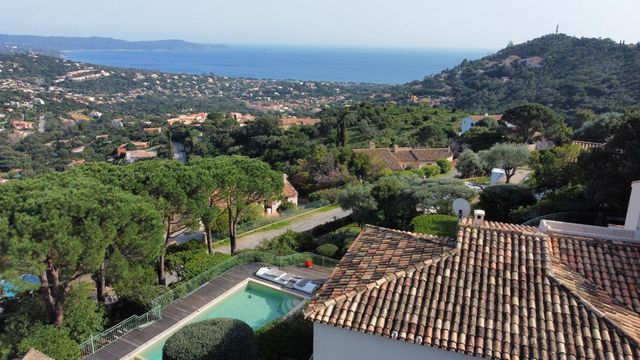 maison à vendre - 8 pièces - 220.0 m2 - CAVALAIRE SUR MER - 83 - PROVENCE-ALPES-COTE-D-AZUR - Century 21 Bianchi Transactions