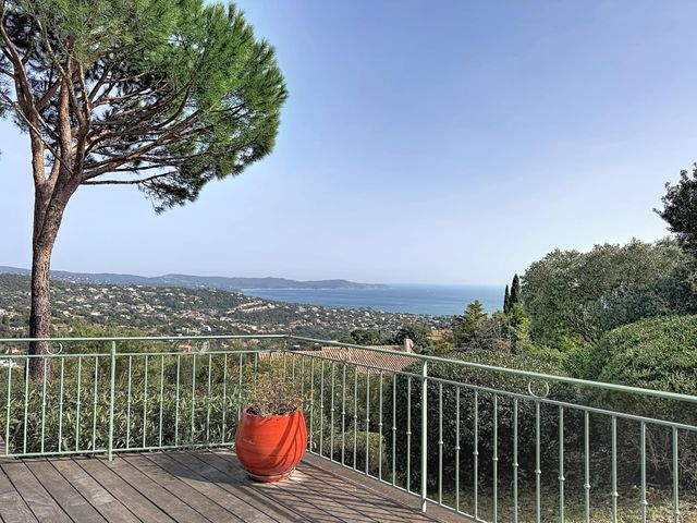 maison à vendre - 8 pièces - 220.0 m2 - CAVALAIRE SUR MER - 83 - PROVENCE-ALPES-COTE-D-AZUR - Century 21 Bianchi Transactions