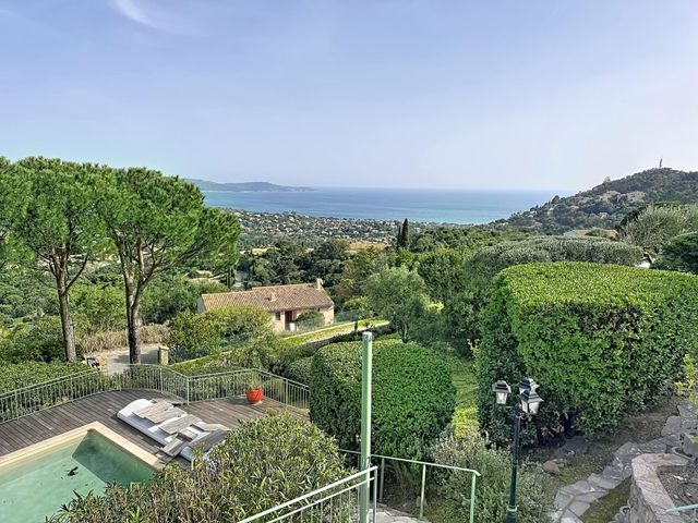 maison à vendre - 8 pièces - 220.0 m2 - CAVALAIRE SUR MER - 83 - PROVENCE-ALPES-COTE-D-AZUR - Century 21 Bianchi Transactions