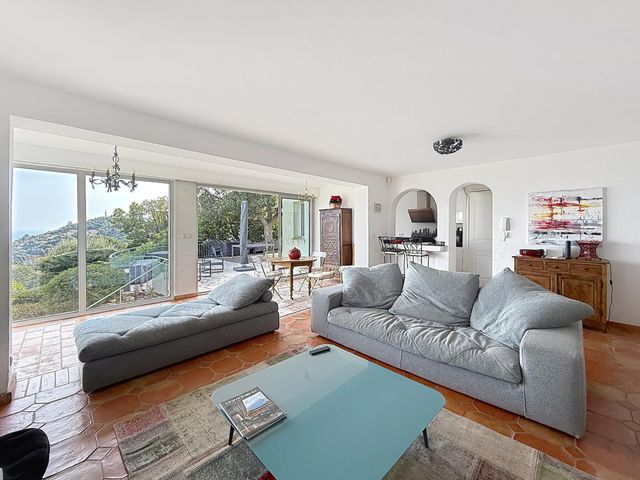 maison à vendre - 8 pièces - 220.0 m2 - CAVALAIRE SUR MER - 83 - PROVENCE-ALPES-COTE-D-AZUR - Century 21 Bianchi Transactions