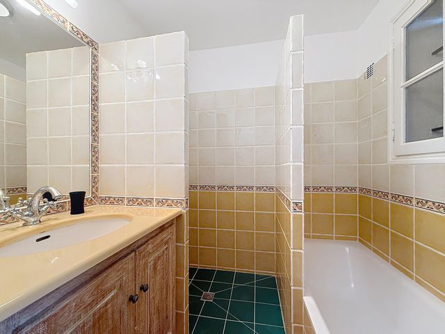 maison à vendre - 8 pièces - 220.0 m2 - CAVALAIRE SUR MER - 83 - PROVENCE-ALPES-COTE-D-AZUR - Century 21 Bianchi Transactions