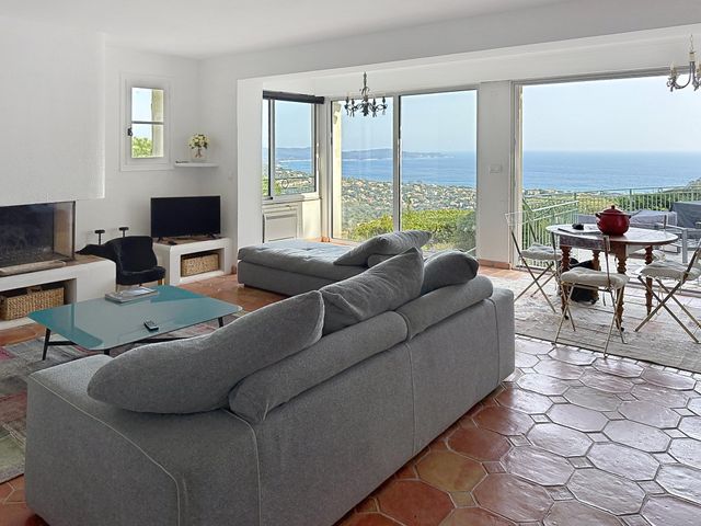 maison à vendre - 8 pièces - 220.0 m2 - CAVALAIRE SUR MER - 83 - PROVENCE-ALPES-COTE-D-AZUR - Century 21 Bianchi Transactions