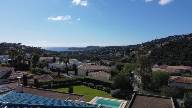 maison à vendre - 8 pièces - 300.0 m2 - CAVALAIRE SUR MER - 83 - PROVENCE-ALPES-COTE-D-AZUR - Century 21 Bianchi Transactions