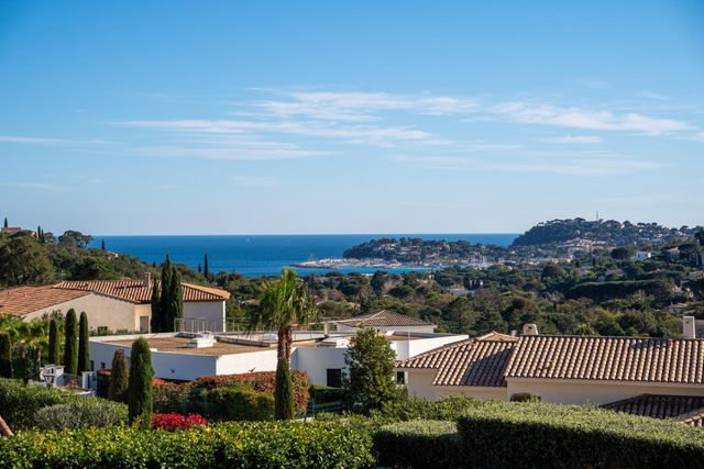 maison à vendre - 8 pièces - 300.0 m2 - CAVALAIRE SUR MER - 83 - PROVENCE-ALPES-COTE-D-AZUR - Century 21 Bianchi Transactions