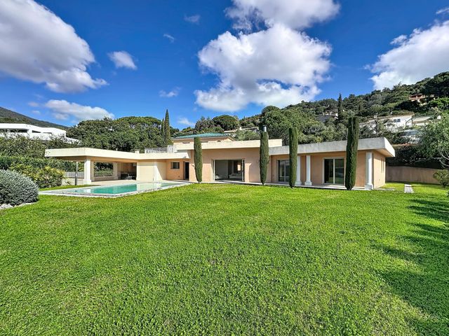 maison à vendre - 8 pièces - 300.0 m2 - CAVALAIRE SUR MER - 83 - PROVENCE-ALPES-COTE-D-AZUR - Century 21 Bianchi Transactions