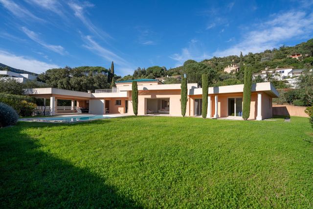 maison à vendre - 8 pièces - 300.0 m2 - CAVALAIRE SUR MER - 83 - PROVENCE-ALPES-COTE-D-AZUR - Century 21 Bianchi Transactions