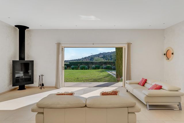 maison à vendre - 8 pièces - 300.0 m2 - CAVALAIRE SUR MER - 83 - PROVENCE-ALPES-COTE-D-AZUR - Century 21 Bianchi Transactions