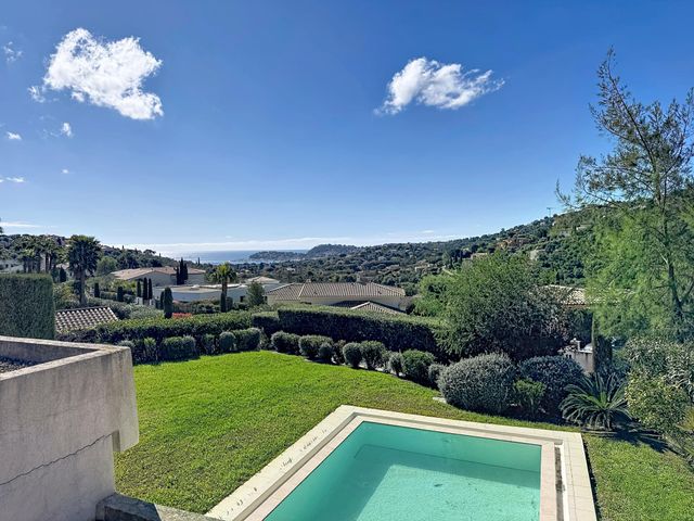 maison à vendre - 8 pièces - 300.0 m2 - CAVALAIRE SUR MER - 83 - PROVENCE-ALPES-COTE-D-AZUR - Century 21 Bianchi Transactions