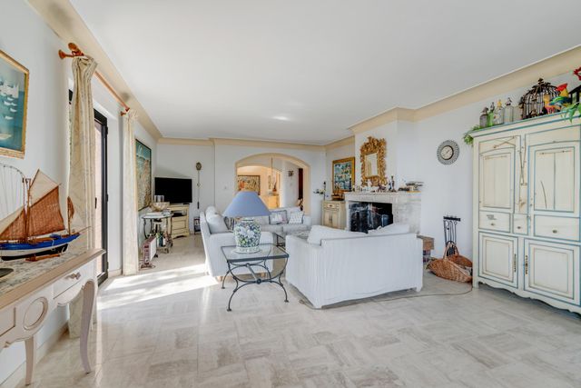 maison à vendre - 6 pièces - 160.0 m2 - CAVALAIRE SUR MER - 83 - PROVENCE-ALPES-COTE-D-AZUR - Century 21 Bianchi Transactions