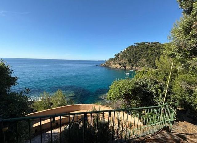 maison à vendre - 6 pièces - 160.0 m2 - CAVALAIRE SUR MER - 83 - PROVENCE-ALPES-COTE-D-AZUR - Century 21 Bianchi Transactions