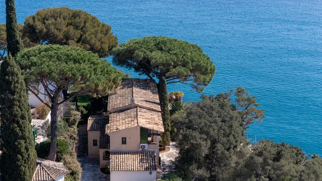 maison à vendre - 6 pièces - 160.0 m2 - CAVALAIRE SUR MER - 83 - PROVENCE-ALPES-COTE-D-AZUR - Century 21 Bianchi Transactions