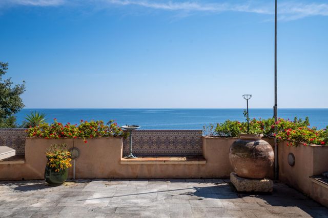 maison à vendre - 6 pièces - 160.0 m2 - CAVALAIRE SUR MER - 83 - PROVENCE-ALPES-COTE-D-AZUR - Century 21 Bianchi Transactions