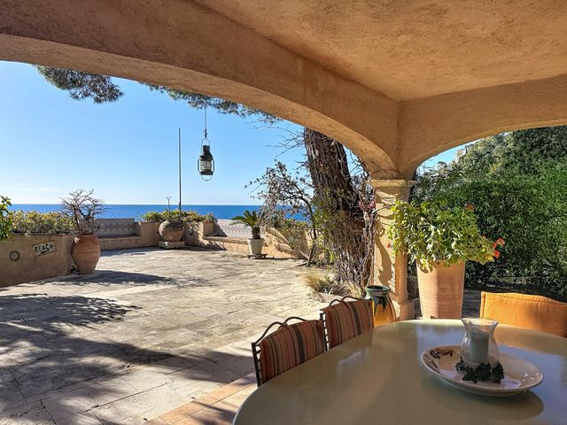 maison à vendre - 6 pièces - 160.0 m2 - CAVALAIRE SUR MER - 83 - PROVENCE-ALPES-COTE-D-AZUR - Century 21 Bianchi Transactions