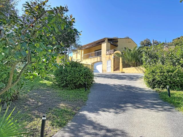 maison à vendre - 6 pièces - 133.0 m2 - CAVALAIRE SUR MER - 83 - PROVENCE-ALPES-COTE-D-AZUR - Century 21 Bianchi Transactions