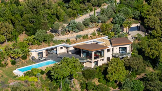 maison à vendre - 10 pièces - 330.0 m2 - LA CROIX VALMER - 83 - PROVENCE-ALPES-COTE-D-AZUR - Century 21 Bianchi Transactions